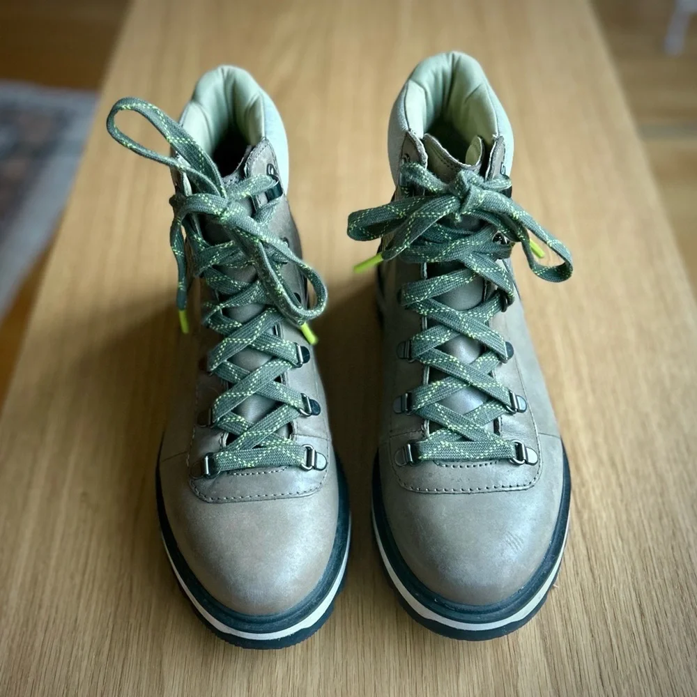 Sorel Gray and Green Winter Boots - Picture 1 of 5